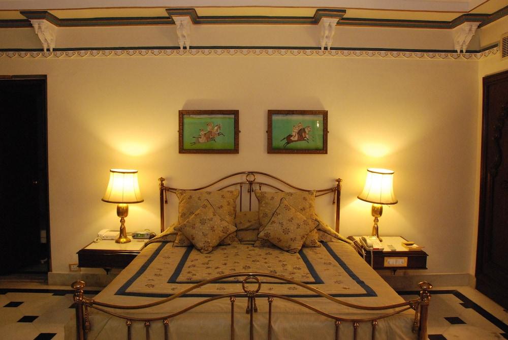 Shiv Niwas Palace By Hrh Group Of Hotels Udaipur Exterior foto
