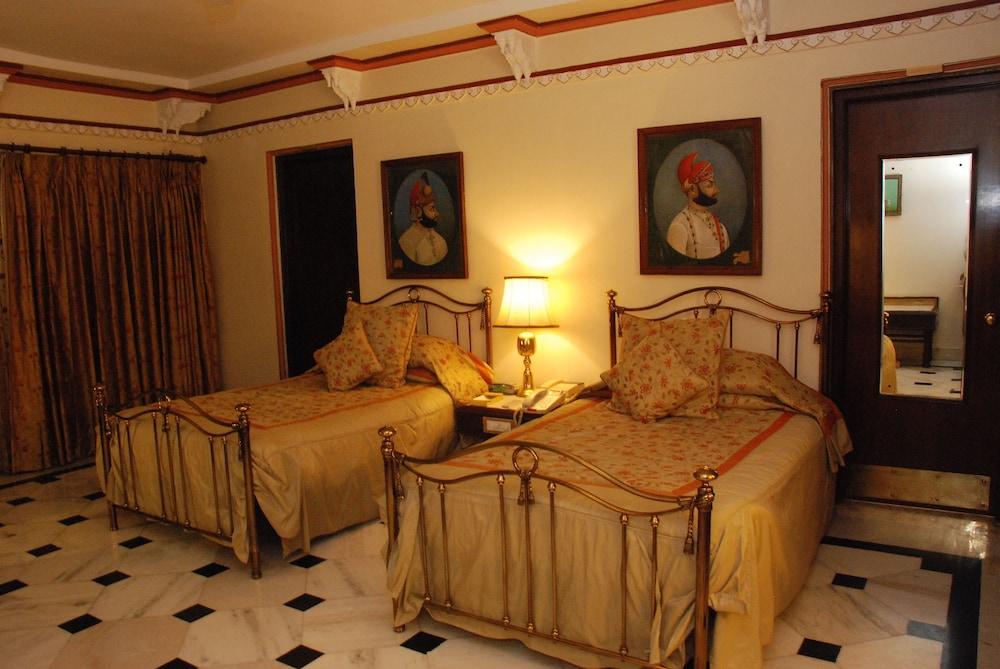Shiv Niwas Palace By Hrh Group Of Hotels Udaipur Exterior foto